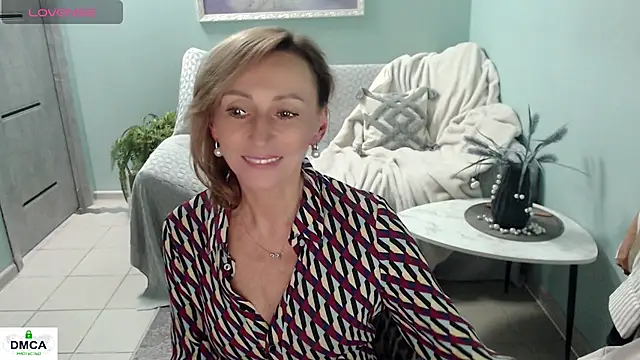 HornyMilf_777 captura de la sala en vivo en Stripchat
