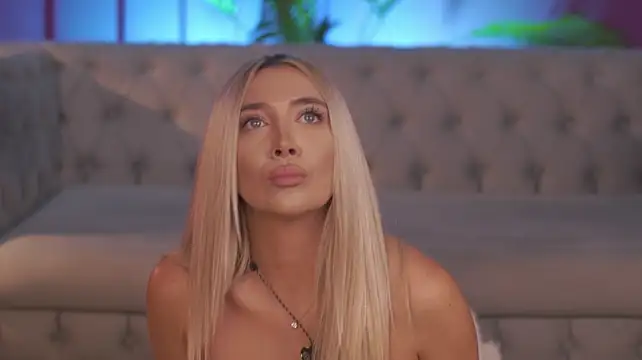 HottieJessyeX momentopname van live room op Stripchat