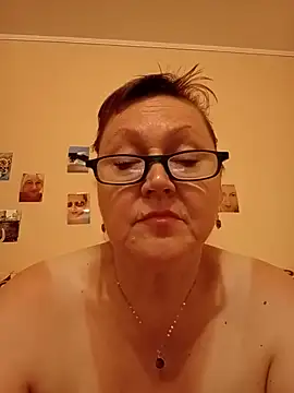 I_amVeronicle live room snapshot on Stripchat