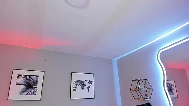 Iam_light live room snapshot on Stripchat