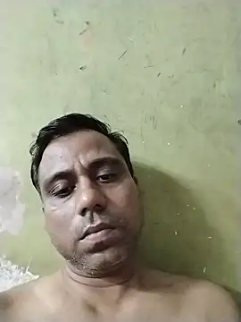 IndianPornStarRavee снимок онлайн-комнаты на Stripchat
