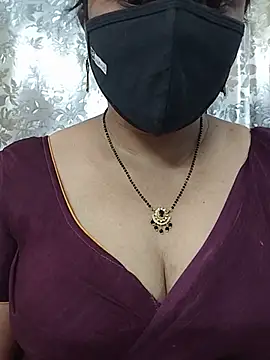 Indian_Telugu_Indhu Momentaufnahme des Live-Raums auf Stripchat