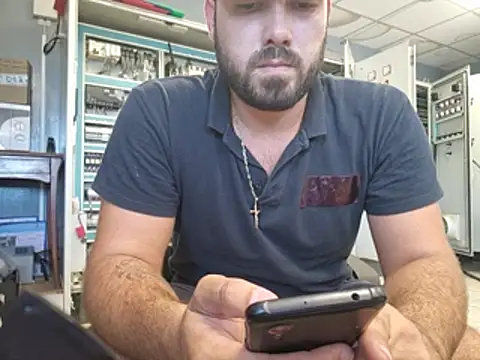 Instinctbrut live room snapshot on Stripchat