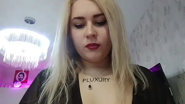IsaWhitton live room snapshot on Stripchat