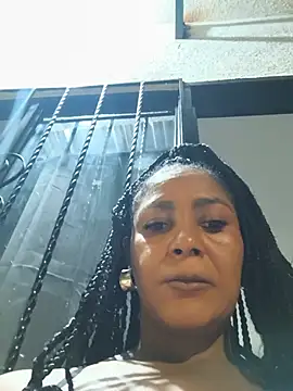 IvyEllis1 live room snapshot on Stripchat