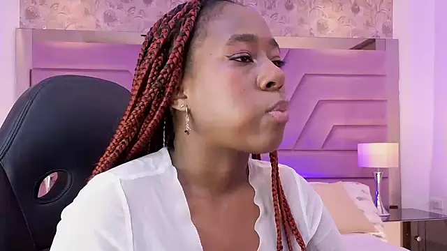 IvySky live room snapshot on Stripchat
