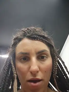 Izabella_Bella Momentaufnahme des Live-Raums auf Stripchat