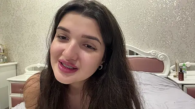 IzzabelSun live room snapshot on Stripchat