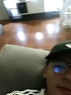 Javimt23 live room snapshot on Stripchat