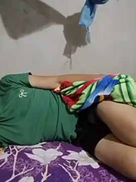 Jellci02 live room snapshot on Stripchat