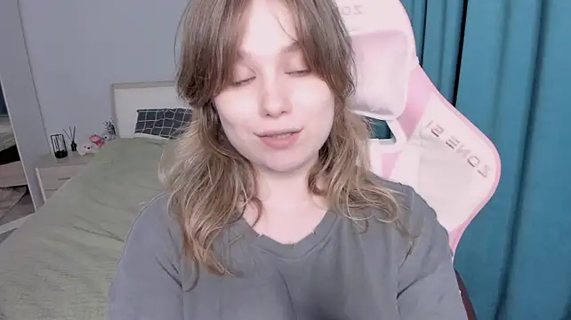 JennyHardy live room snapshot on Stripchat