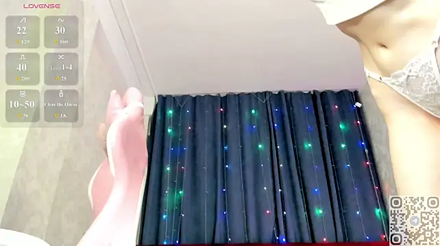 Jessica_Henry live room snapshot on Stripchat