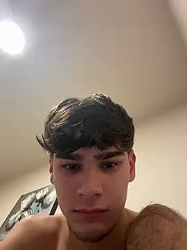 Jgucfubcd live room snapshot on Stripchat