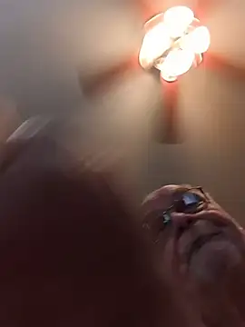 Joeyw57 live room snapshot on Stripchat
