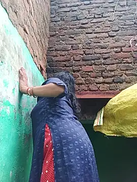 Joohi_Chawla143 live room snapshot on Stripchat