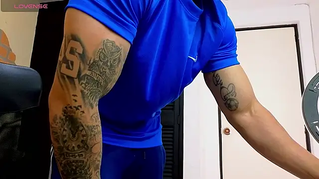 Josh_miller01 live room snapshot on Stripchat
