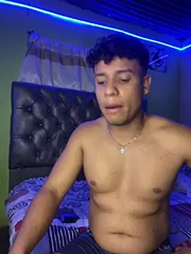 JuanDiegoGuerrero live room snapshot on Stripchat