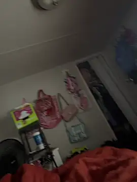 JuicyXX3 momentopname van live room op Stripchat