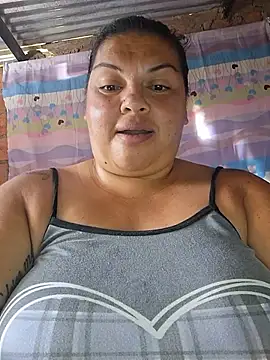 Juli_grandestetas Momentaufnahme des Live-Raums auf Stripchat