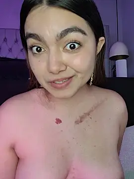 Juli_saenz_ live room snapshot on Stripchat