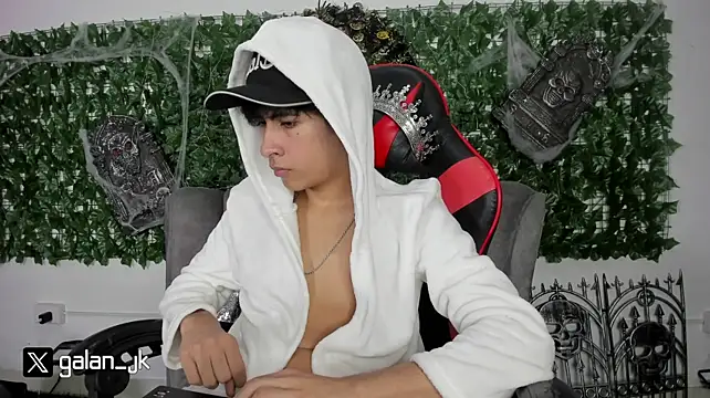 JulianGalan live room snapshot on Stripchat