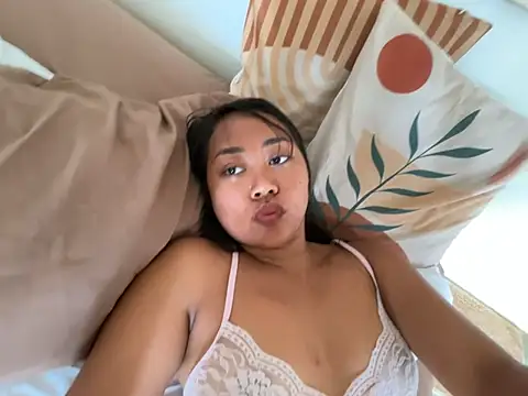 Juliet_official_pro momentopname van live room op Stripchat