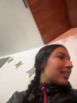 Julieth_ec_ momentopname van live room op Stripchat