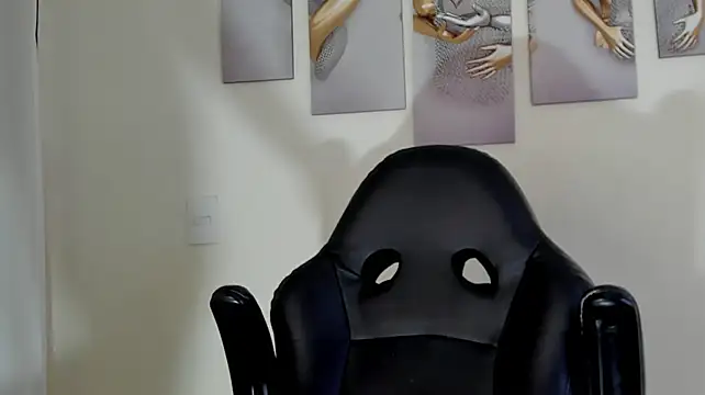 KAYLA_BATISTA снимок онлайн-комнаты на Stripchat