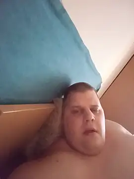 Kanoos1995 live room snapshot on Stripchat