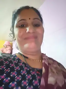 Karishma_bhabi02 live room snapshot on Stripchat