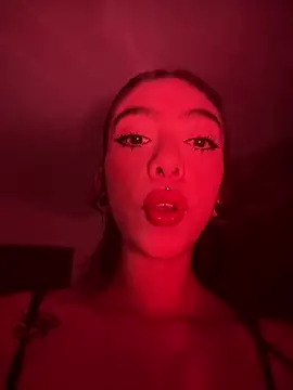 KattWick captura da sala ao vivo na Stripchat