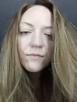 KattyLuuu captura da sala ao vivo na Stripchat