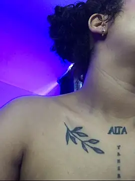 Kehlani_Km Momentaufnahme des Live-Raums auf Stripchat