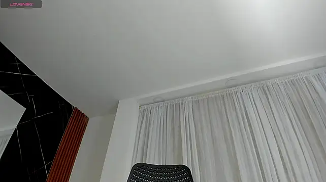 Keila_Mendoza momentopname van live room op Stripchat
