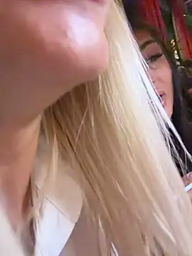 KelseyJunes Momentaufnahme des Live-Raums auf Stripchat
