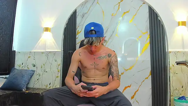 Kelvin_blessed captura da sala ao vivo na Stripchat