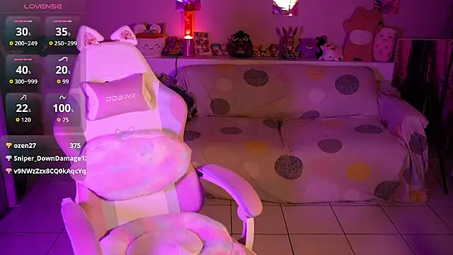 Khitsunii live room snapshot on Stripchat