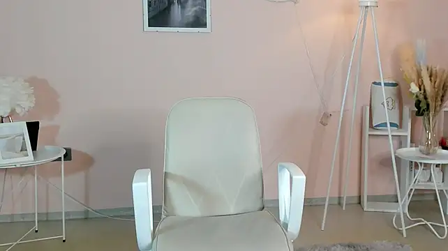 KiaDense live room snapshot on Stripchat