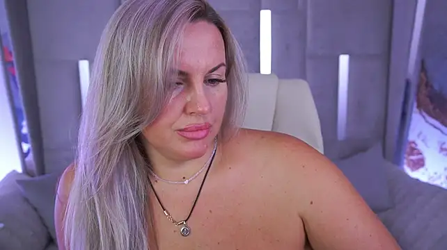 KiraCandyS Momentaufnahme des Live-Raums auf Stripchat