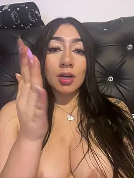 KittyRous live room snapshot on Stripchat