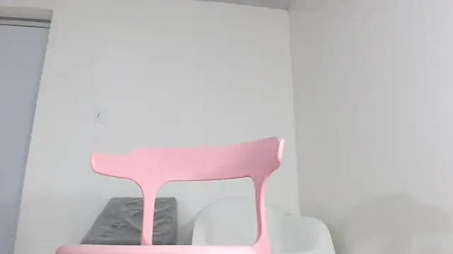 Kitty_Mifl Momentaufnahme des Live-Raums auf Stripchat