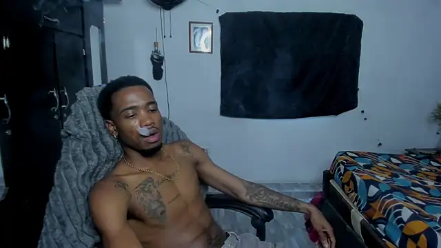 Kofi_exotic_2 Momentaufnahme des Live-Raums auf Stripchat