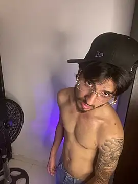 Kriss_Edwards снимок онлайн-комнаты на Stripchat