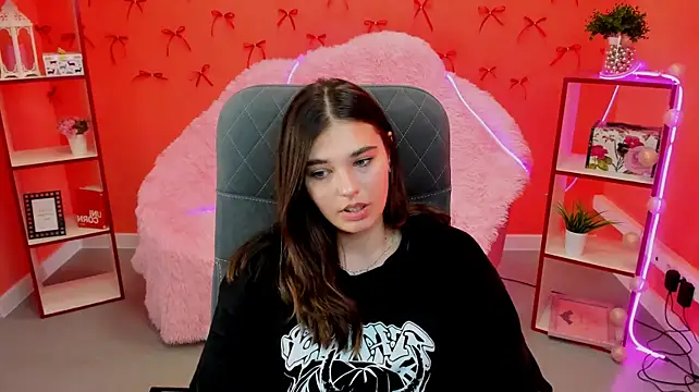 KristinaFairfax momentopname van live room op Stripchat