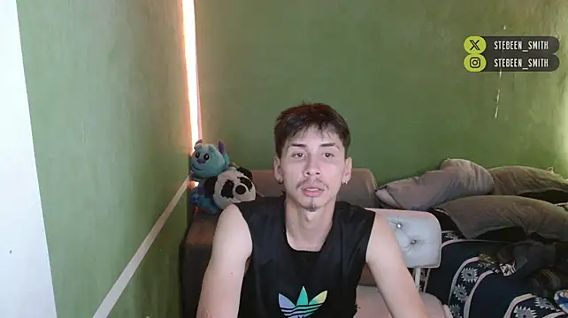 Kurt_williams1 live room snapshot on Stripchat