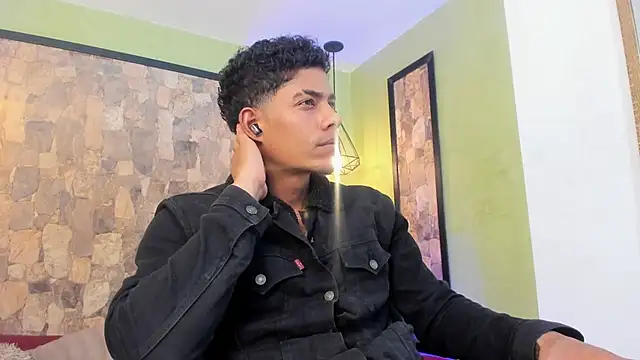 Kyros_leonidas Momentaufnahme des Live-Raums auf Stripchat