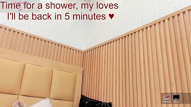 LINASTARK momentopname van live room op Stripchat