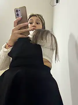 LIZ-06_ live room snapshot on Stripchat