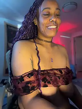 LUNA4pussy captura de la sala en vivo en Stripchat