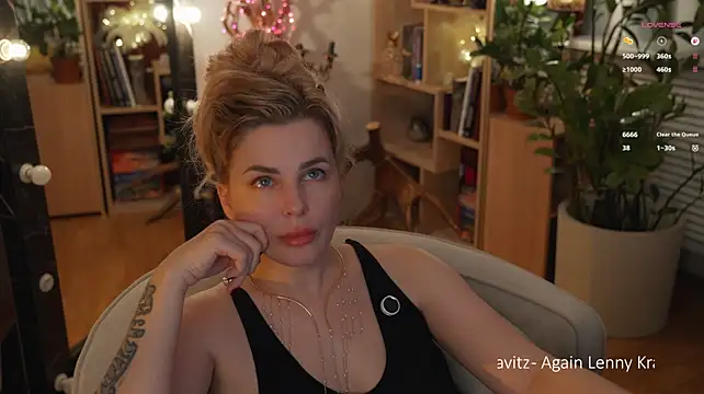 Lady--M live room snapshot on Stripchat